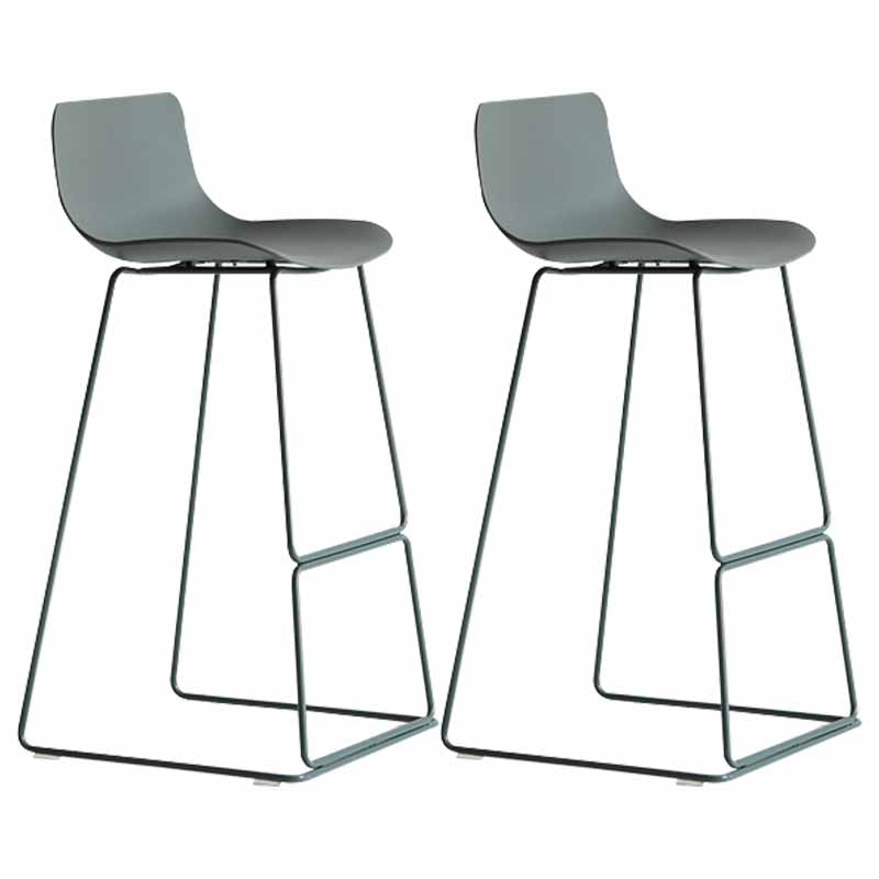 Taburetes de bar de plástico y metal de estilo escandinavo, taburetes de bar con respaldo bajo y reposapiés