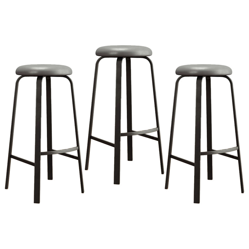 Stapelbare schwarze Thekenhocker, rückenfreie skandinavische Barhocker aus Metall (3er-Set)