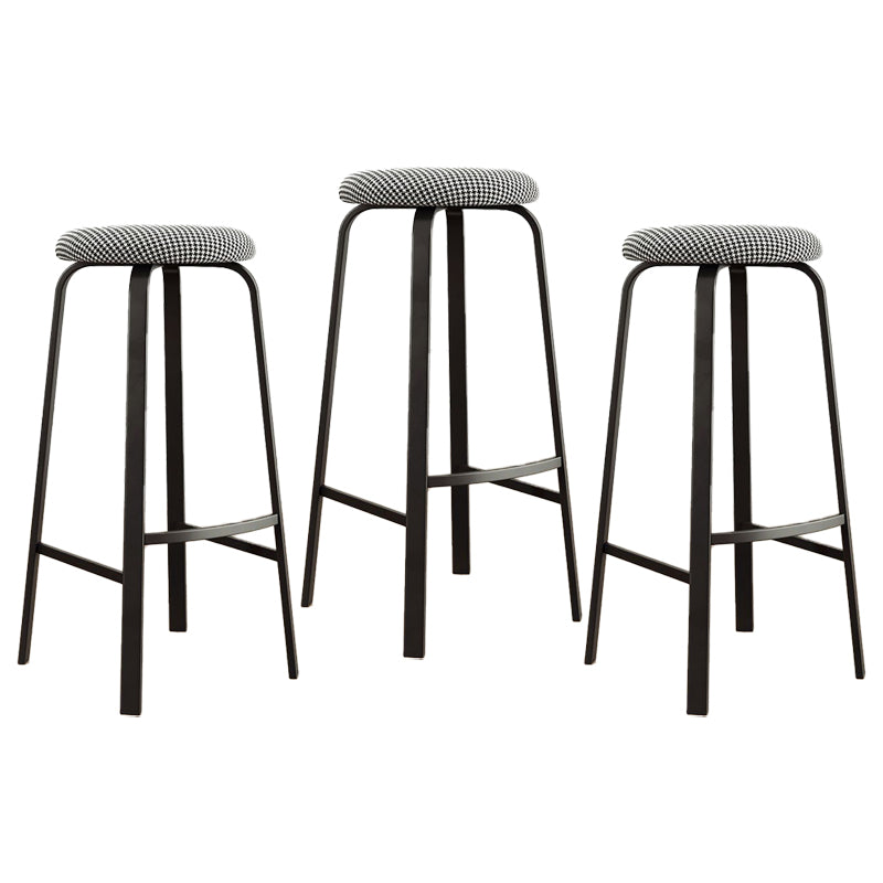 Taburetes apilables negros para mostrador, taburetes de bar de metal escandinavos sin respaldo (juego de 3)