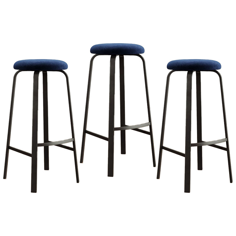 Stapelbare schwarze Thekenhocker, rückenfreie skandinavische Barhocker aus Metall (3er-Set)