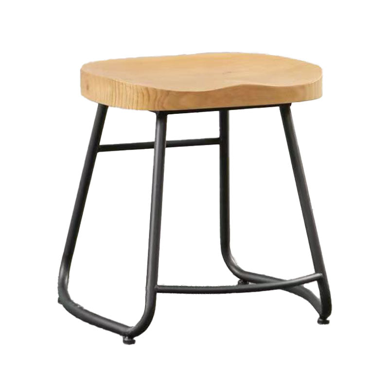 Barhosel für industrielle Style mit Schlittenrund-Sattel-Sitzschuhhocker für die Küche
