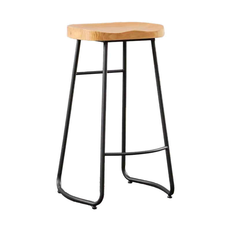 Barhosel für industrielle Style mit Schlittenrund-Sattel-Sitzschuhhocker für die Küche