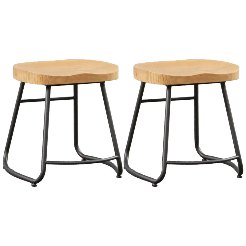 Barhosel für industrielle Style mit Schlittenrund-Sattel-Sitzschuhhocker für die Küche
