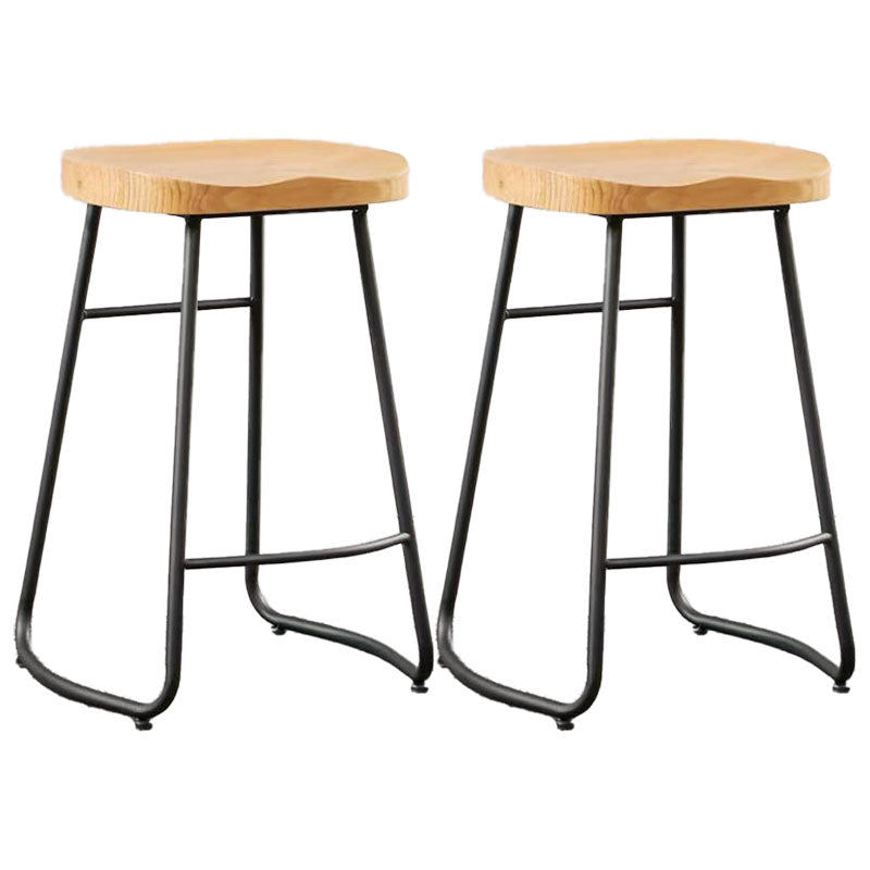 Barhosel für industrielle Style mit Schlittenrund-Sattel-Sitzschuhhocker für die Küche