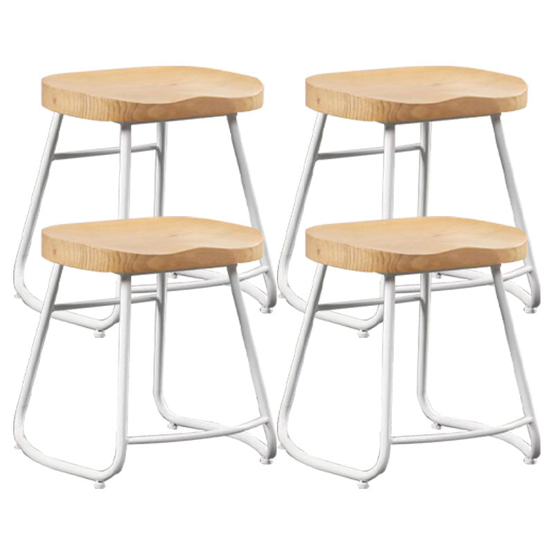 Barhosel für industrielle Style mit Schlittenrund-Sattel-Sitzschuhhocker für die Küche