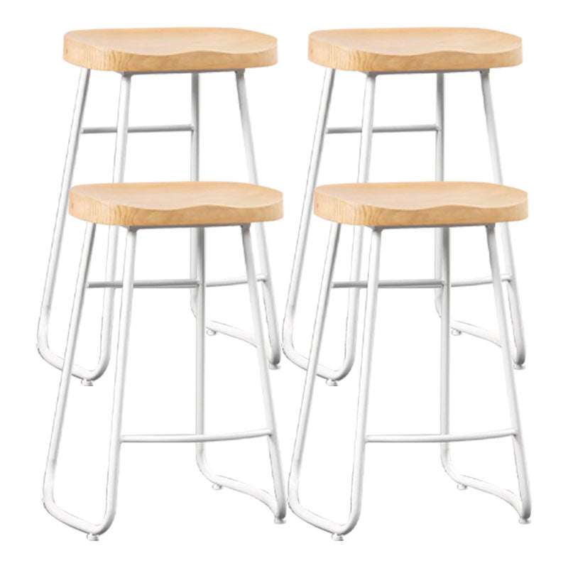 Barhosel für industrielle Style mit Schlittenrund-Sattel-Sitzschuhhocker für die Küche