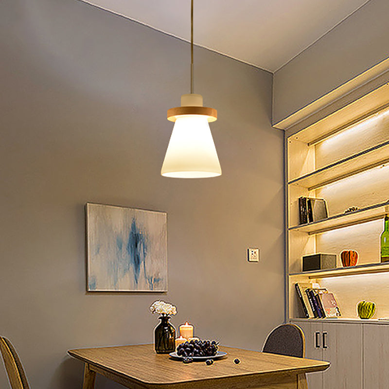 Bois massif conical suspension du plafond de plafond en verre blanc minimaliste pour salle à manger