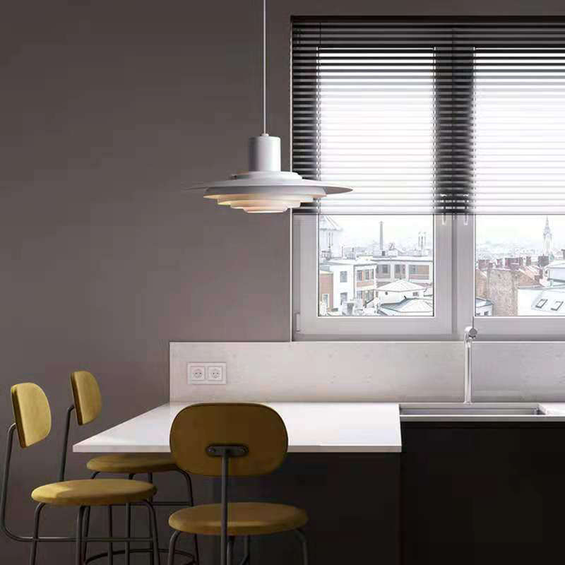 Éclairage suspendu post moderne