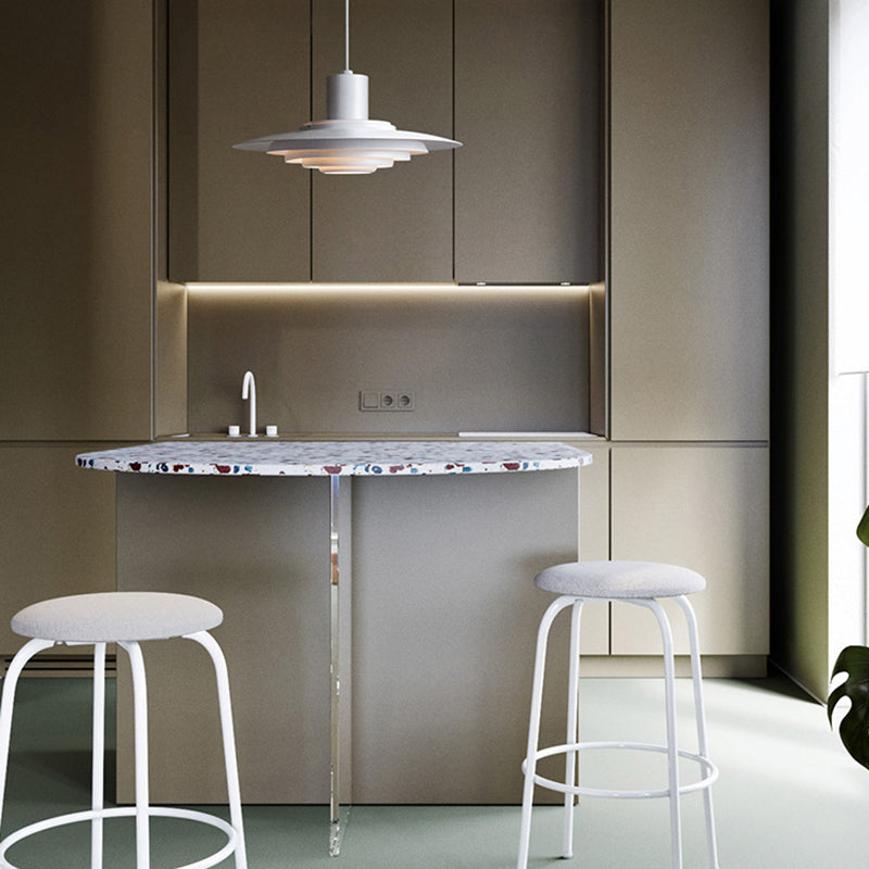 Éclairage suspendu post moderne