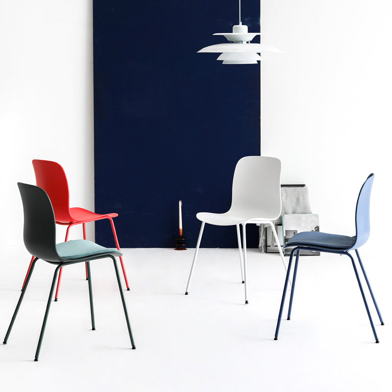 La salle à manger en plastique contemporaine préside des chaises de salle à manger en métal sans bras pour un usage domestique