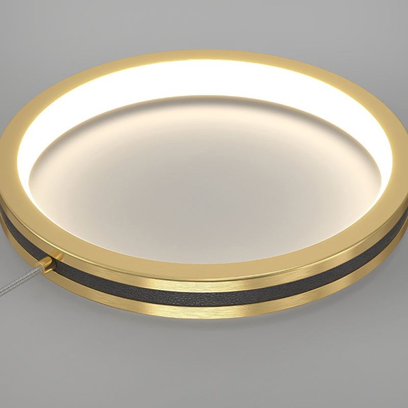 Éclairage mural en métal de forme géométrique