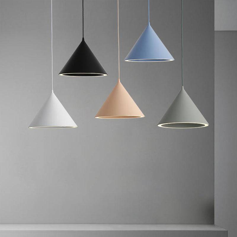 Forme de cône en métal Lumières suspendues modernes Macaron style 1 pendentif lumineux Light pour salle à manger