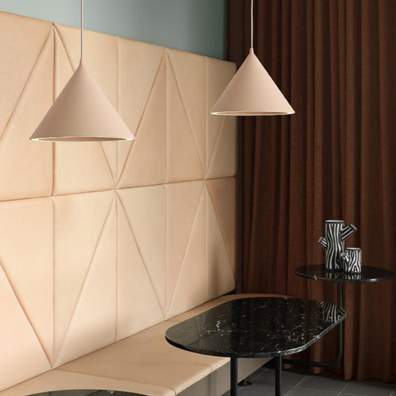 Forme de cône en métal Lumières suspendues modernes Macaron style 1 pendentif lumineux Light pour salle à manger