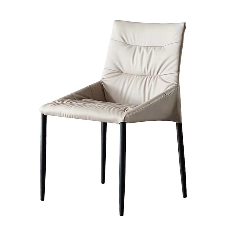 Sedia da pranzo in metallo in stile moderno Sedia laterale da pranzo senza braccioli in pelle per cucina