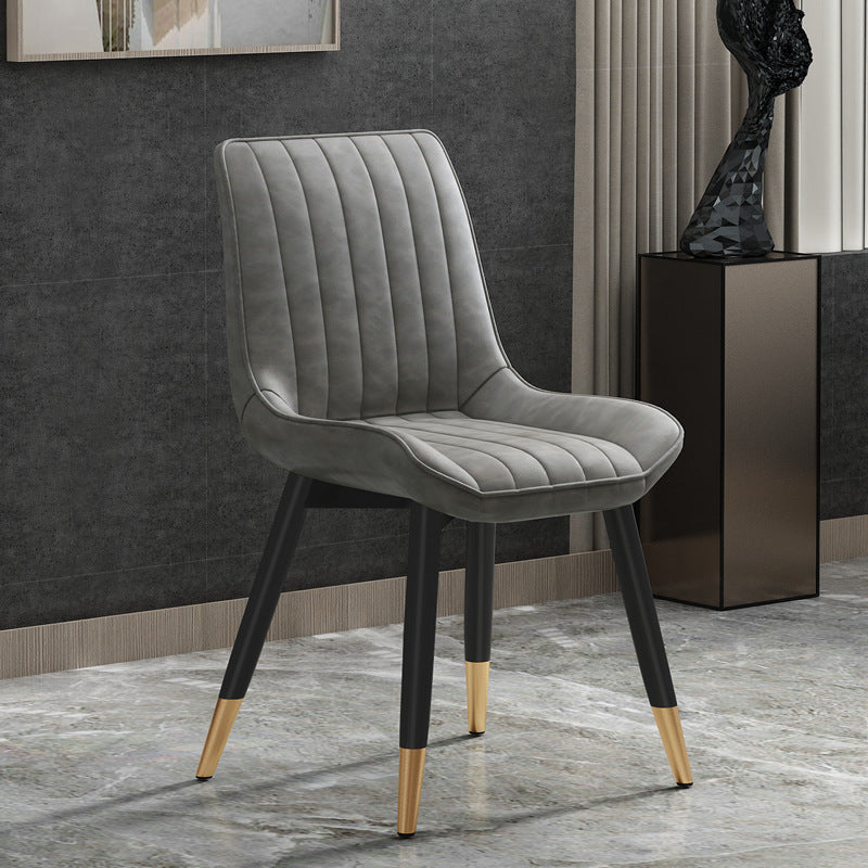 Silla auxiliar de comedor contemporánea Silla Parsons curvada de cuero con acabado mate