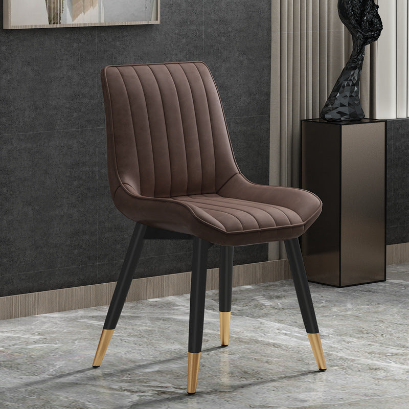 Sedia da pranzo moderna laterale Sedia Parsons curva in pelle con finitura opaca
