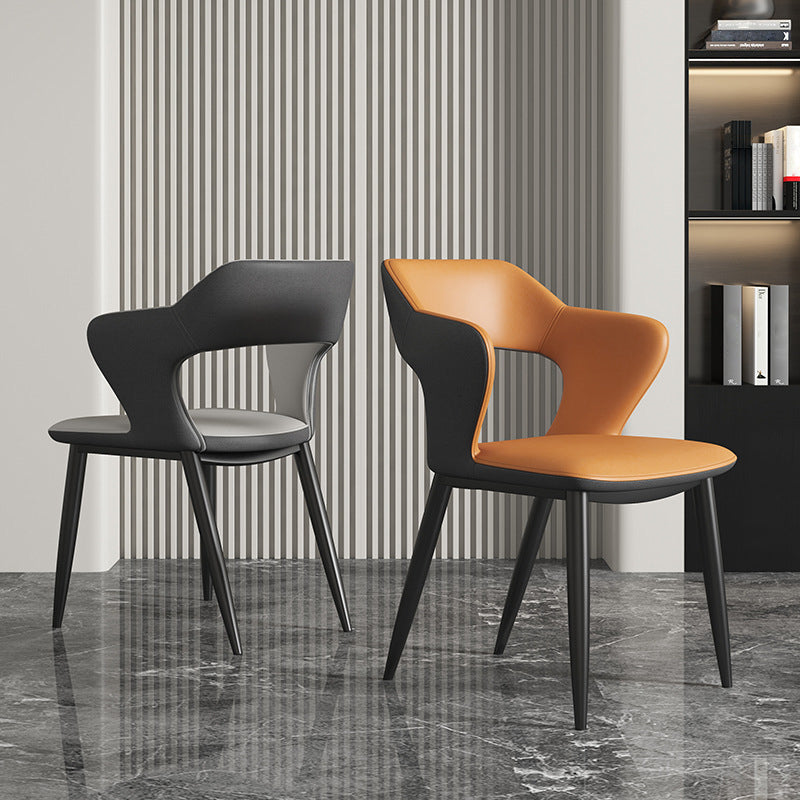 Silla de comedor contemporánea con respaldo abierto curvado de cuero con acabado mate