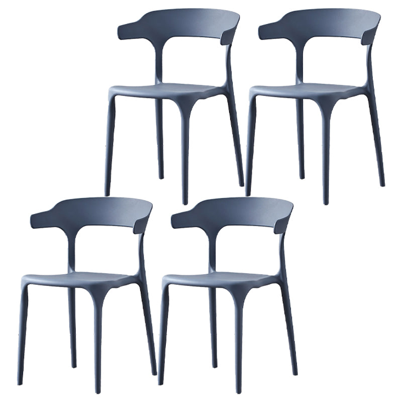 Polcatura da pranzo in plastica in plastica scandinava.