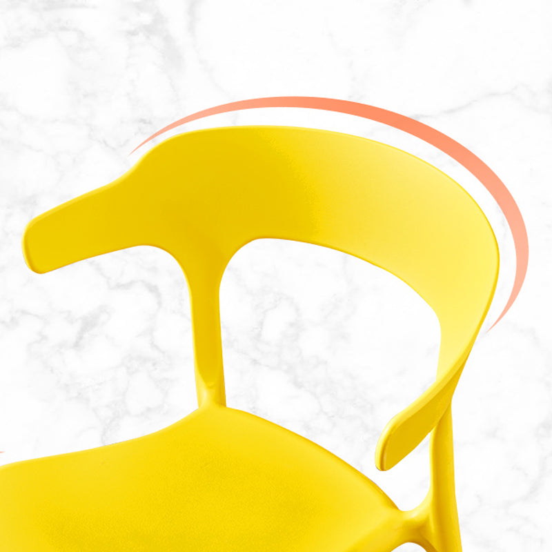 Polcatura da pranzo in plastica in plastica scandinava.
