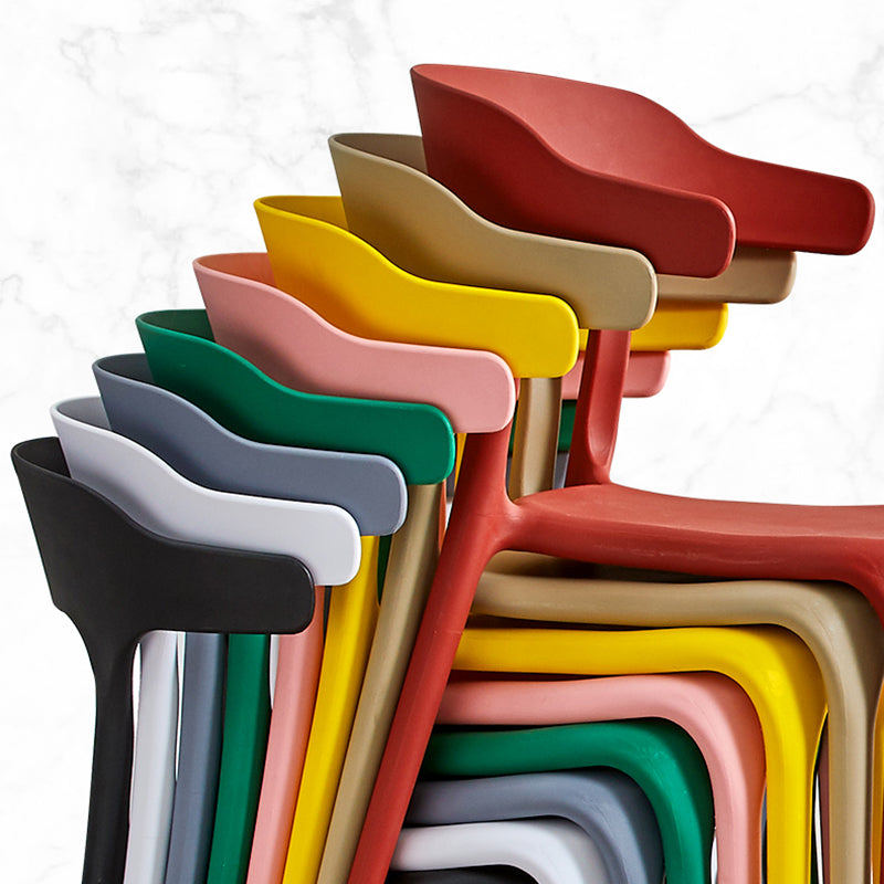 Polcatura da pranzo in plastica in plastica scandinava.