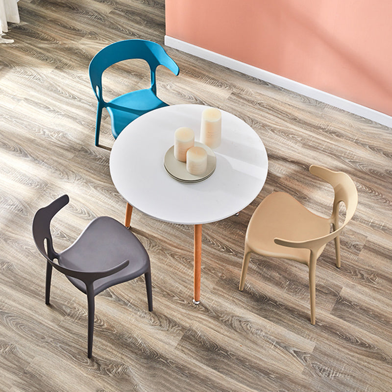 Polcatura da pranzo in plastica in plastica scandinava.
