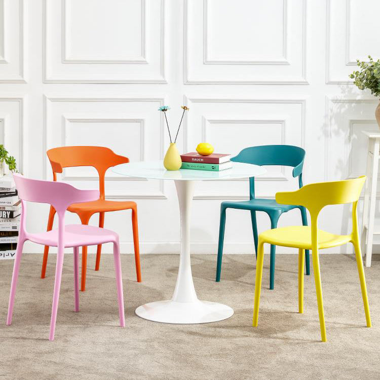 Silla de comedor plástica contemporánea del final mate de la silla del brazo de la parte posterior abierta del restaurante