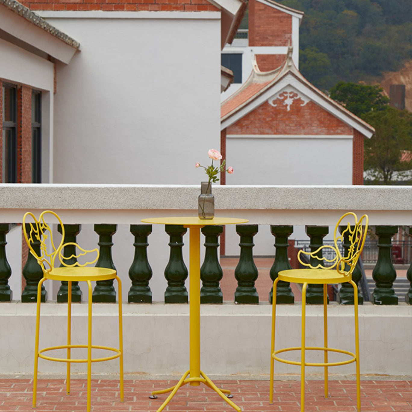 Outdoor Metal Top Counter Table Metal 4 Legs Industrial Style Foldable 42-inch Bar Table