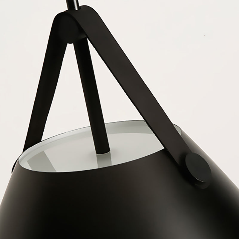 Lumière suspendue en métal