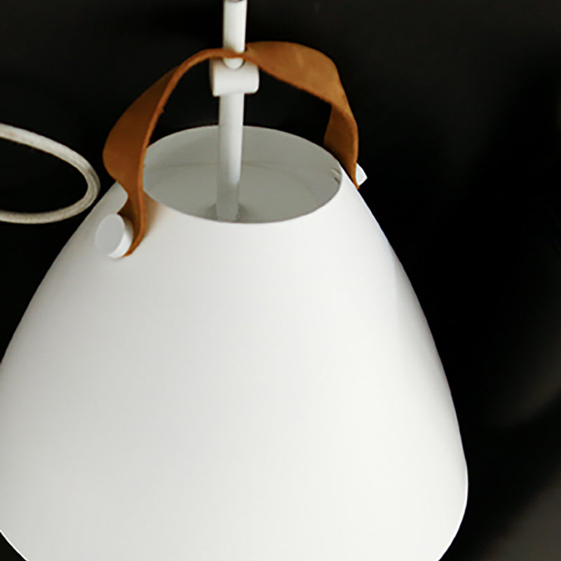 Lumière suspendue en métal