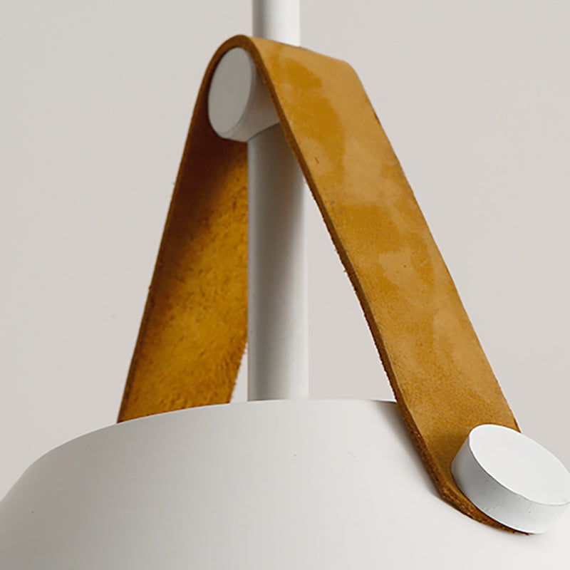 Lumière suspendue en métal