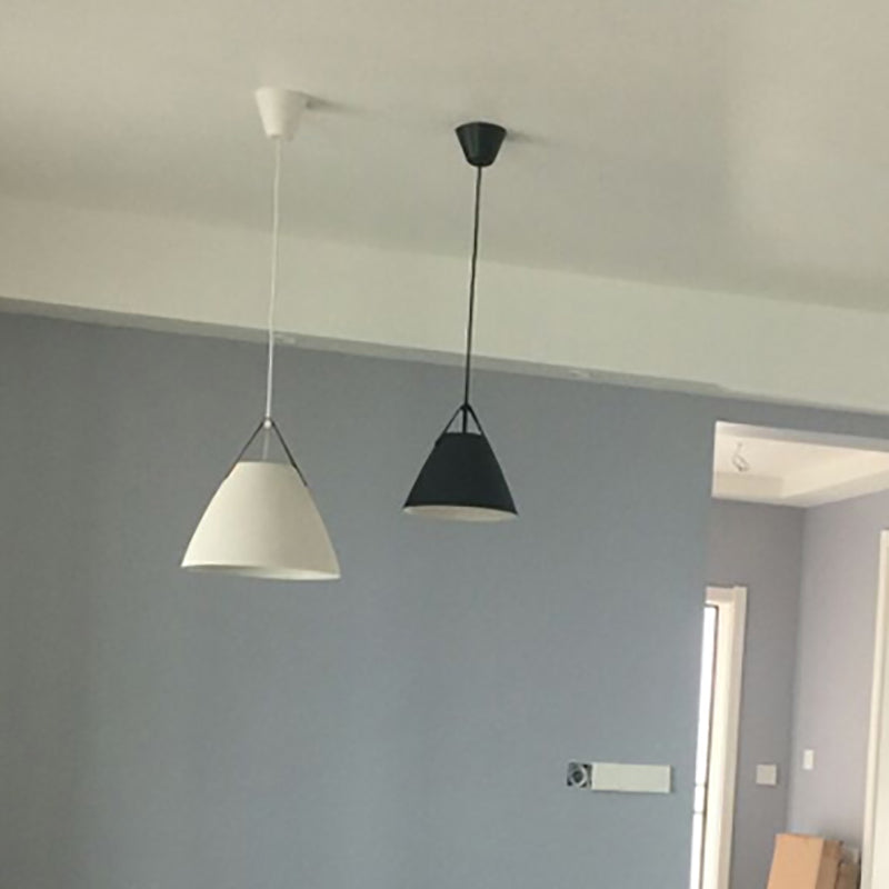 Lumière suspendue en métal