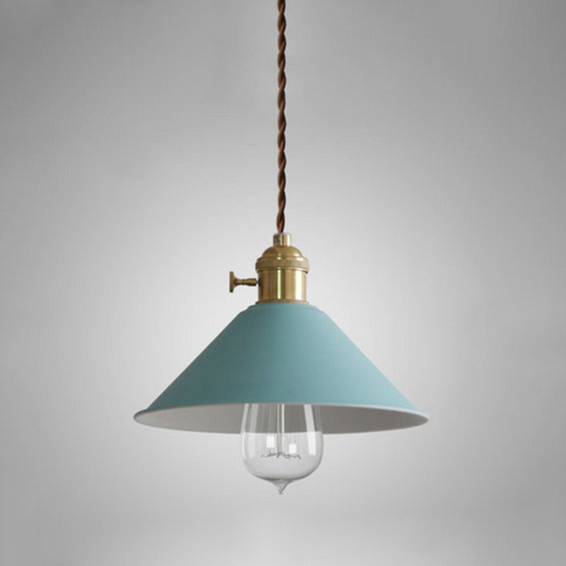 Forme de cône en métal Lumières suspendues modernes à 1 lumière suspendue à support pour salle à manger