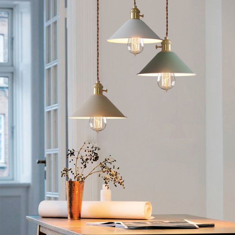 Forme de cône en métal Lumières suspendues modernes à 1 lumière suspendue à support pour salle à manger