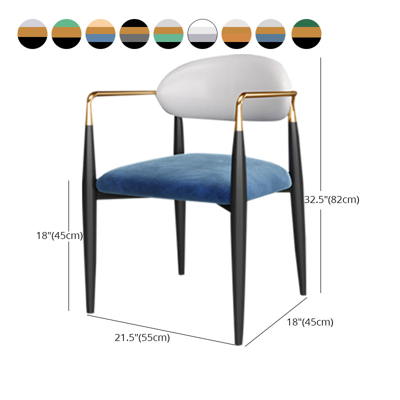 Silla de comedor tapizada con acabado mate y respaldo abierto contemporáneo para sala de conferencias
