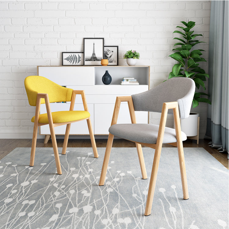 Chaise de salle à manger tapissée au fini mat de chaise à dossier ouvert contemporaine