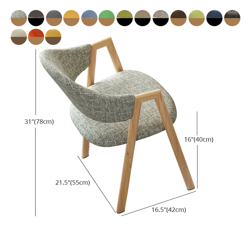 Chaise de salle à manger tapissée au fini mat de chaise à dossier ouvert contemporaine