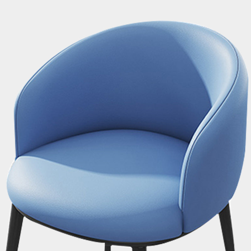Silla de comedor tapizada moderna con respaldo sólido y acabado mate