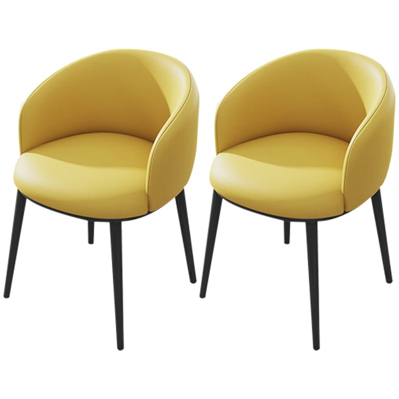 Silla de comedor tapizada moderna con respaldo sólido y acabado mate