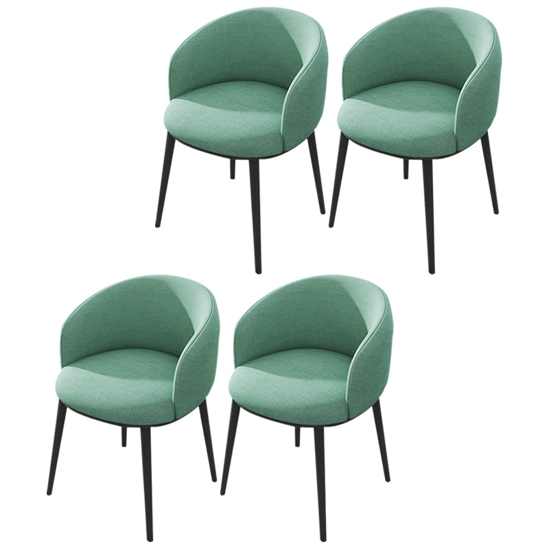 Silla de comedor tapizada moderna con respaldo sólido y acabado mate
