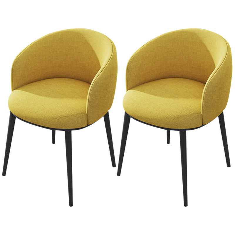 Silla de comedor tapizada moderna con respaldo sólido y acabado mate
