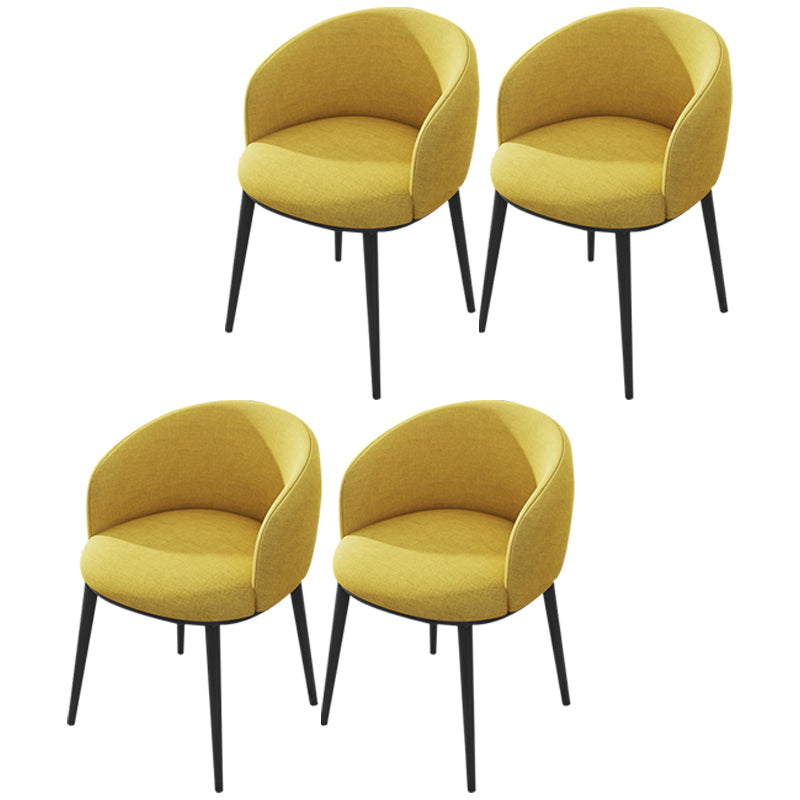 Silla de comedor tapizada moderna con respaldo sólido y acabado mate