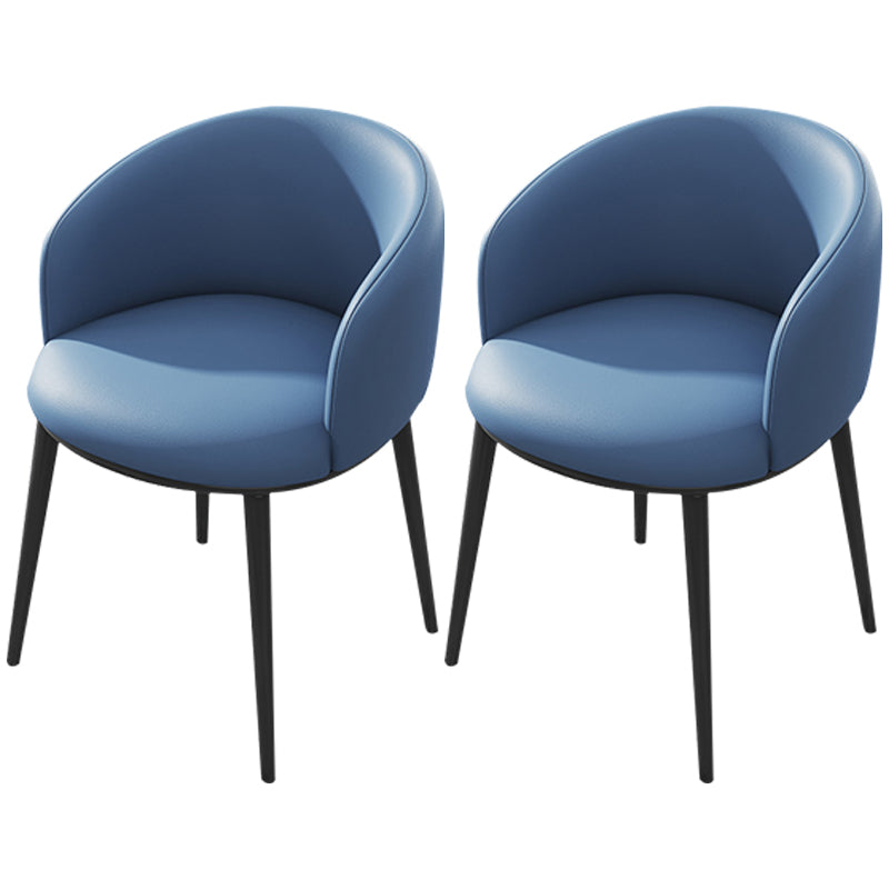 Silla de comedor tapizada moderna con respaldo sólido y acabado mate