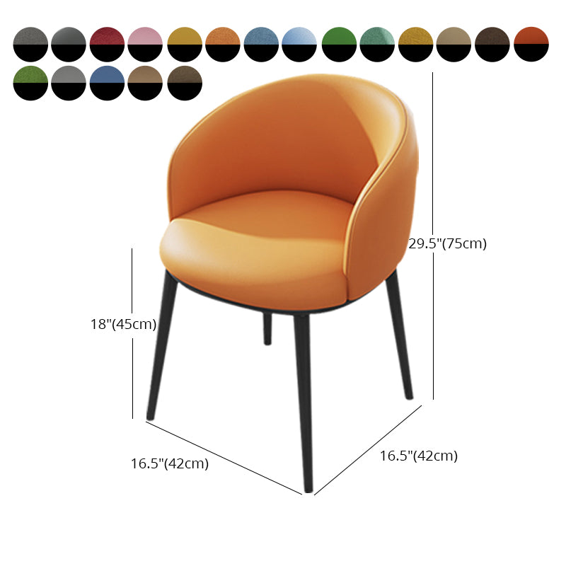 Silla de comedor tapizada moderna con respaldo sólido y acabado mate