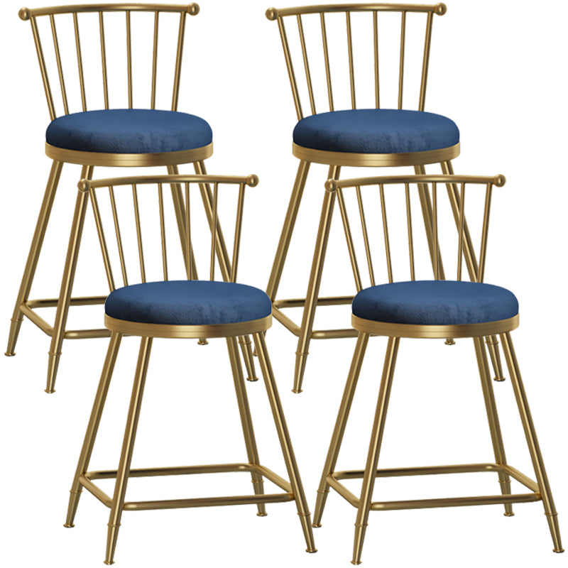 Glam Barhocker ohne Armlehnen, Barhocker aus Stahl für den Milchteeladen mit Samtkissen