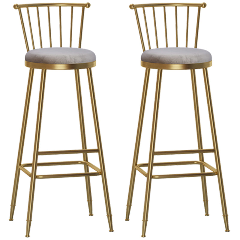 Glam Barhocker ohne Armlehnen, Barhocker aus Stahl für den Milchteeladen mit Samtkissen