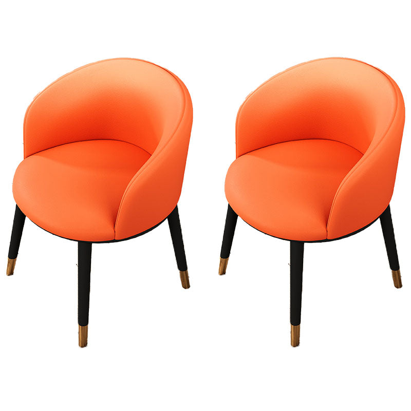 Eigentijdse leren thuisfauteuil met massieve rugleuning en matte afwerking