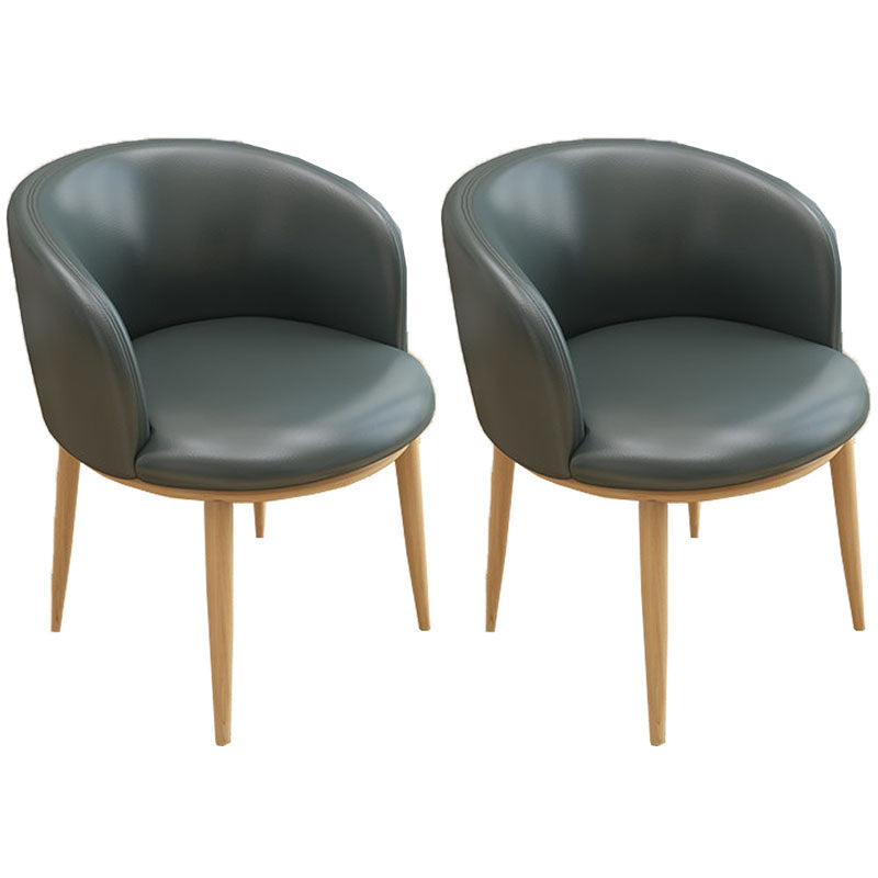 Silla de comedor de cuero con respaldo sólido y acabado mate para el hogar contemporáneo