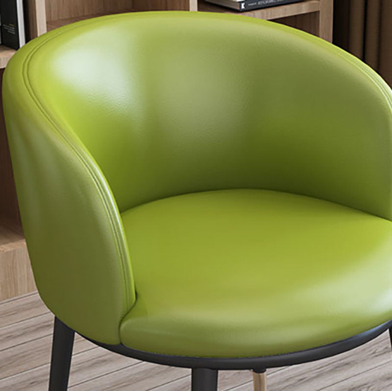 Silla de comedor de cuero con respaldo sólido y acabado mate para el hogar contemporáneo