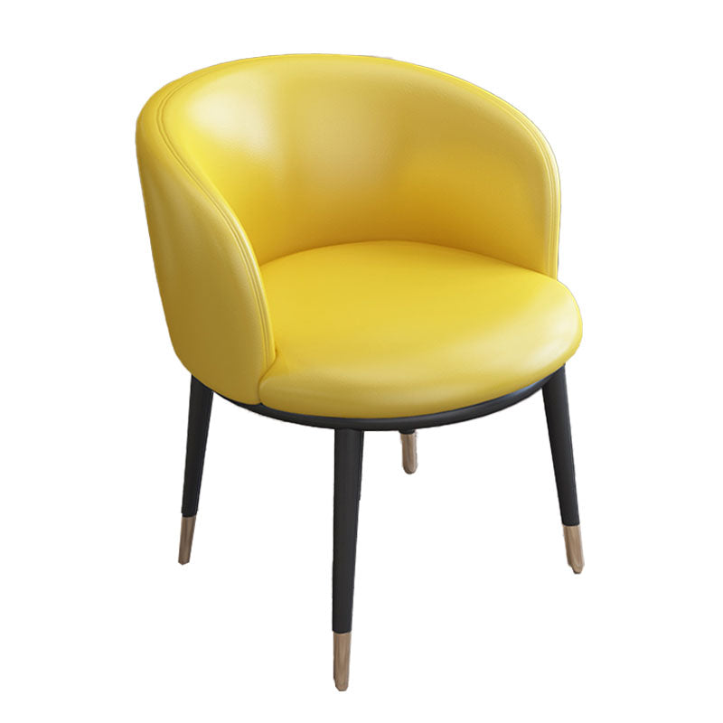Silla de comedor de cuero con respaldo sólido y acabado mate para el hogar contemporáneo