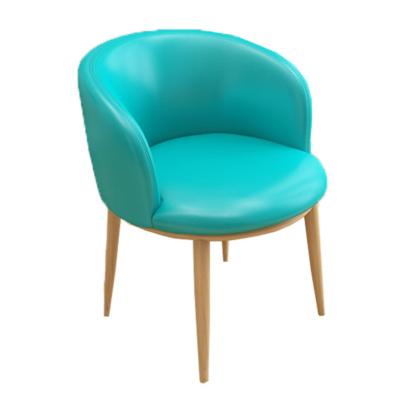 Silla de comedor de cuero con respaldo sólido y acabado mate para el hogar contemporáneo